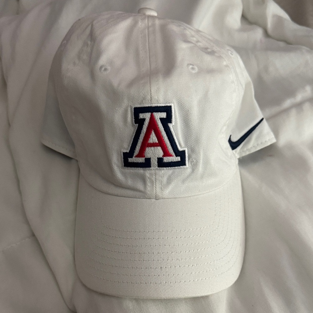 NWOT UNIVERSITY OF ARIZONA (U OF A) NIKE DRI FIT HERITAGE 86 HAT